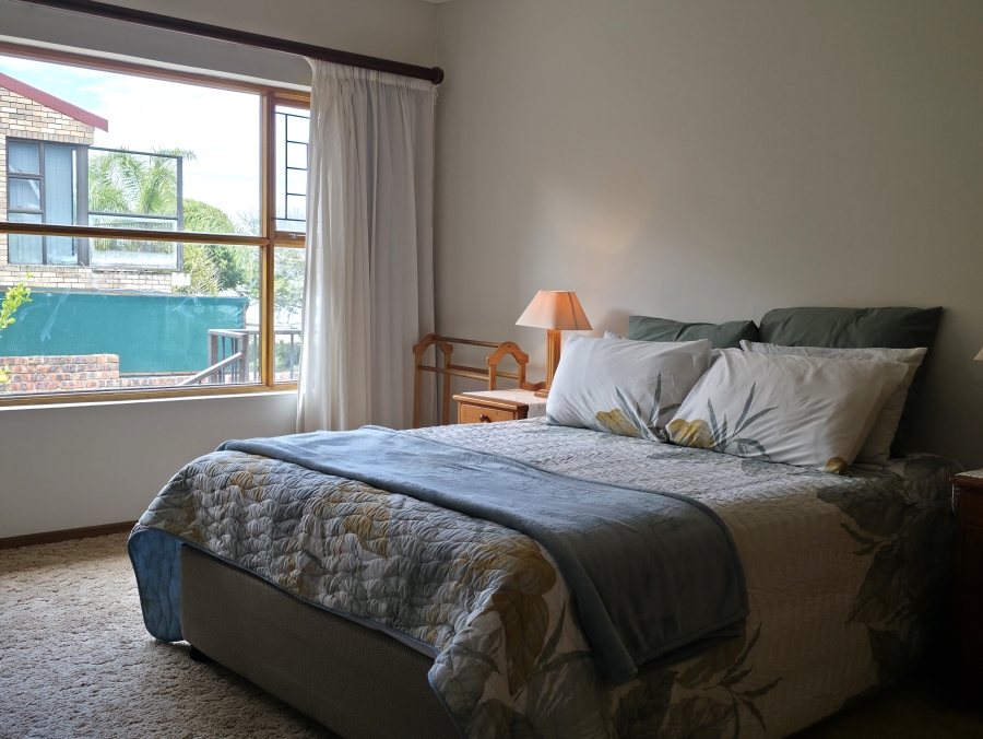 6 Bedroom Property for Sale in Jeffreys Bay Central Eastern Cape